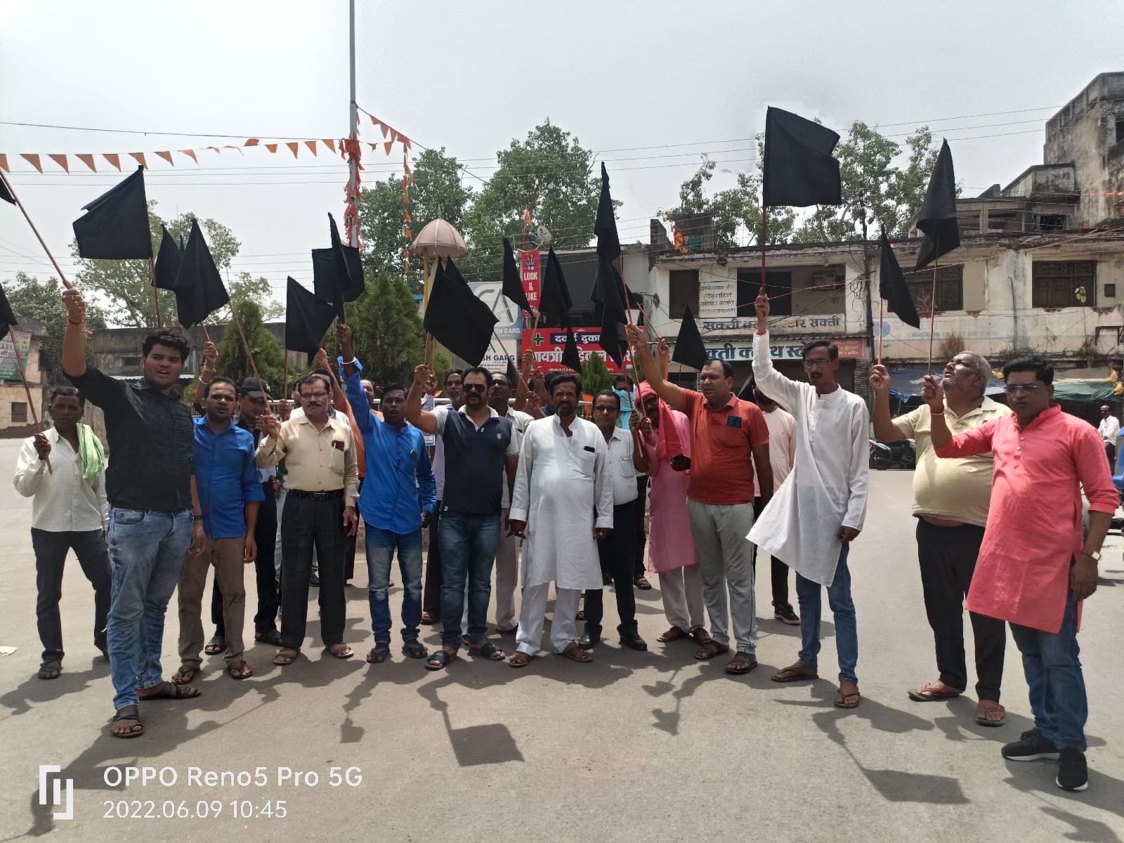 नवीन अस्थाई जिला मुख्यालय को सक्ती में प्रारंभ नहीं किए जाने पर नगर रहा बंद ,प्रमुख मार्गों में लगाए गए काले झंडे एवं नागरिकों ने किया विरोध नवीन अस्थाई जिला मुख्यालय को सक्ती में प्रारंभ नहीं किए जाने पर नगर रहा बंद ,प्रमुख मार्गों में लगाए गए काले झंडे एवं नागरिकों ने किया विरोध kshititech