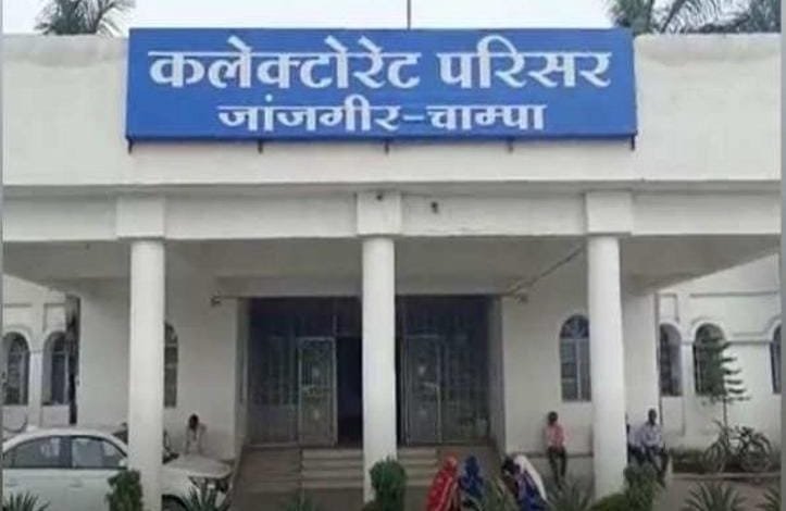 वीडियो वायरल होने पर कलेक्टर के निर्देश पर एसडीएम ने किया 3 पटवारियों को निलंबित वीडियो वायरल होने पर कलेक्टर के निर्देश पर एसडीएम ने किया 3 पटवारियों को निलंबित kshititech