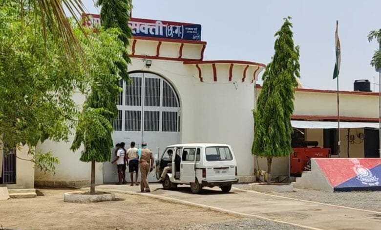 पखवाड़े भर बीत जाने के बाद भी प्रदेश का जेल प्रशासन उप जेल सक्ती के अधीक्षक पर मेहरबान पखवाड़े भर बीत जाने के बाद भी प्रदेश का जेल प्रशासन उप जेल सक्ती के अधीक्षक पर मेहरबान kshititech