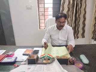 जिला शिक्षा अधिकारी बी एल खरे ने किया स्कूलों का आकस्मिक निरीक्षण जिला शिक्षा अधिकारी बी एल खरे ने किया स्कूलों का आकस्मिक निरीक्षण kshititech
