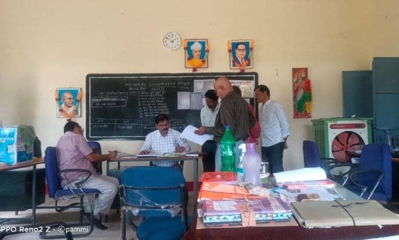 जिला शिक्षा अधिकारी सक्ती के लगातार स्कूलो का आकस्मिक<br>निरीक्षण से शिक्षकों में दहशत जिला शिक्षा अधिकारी सक्ती के लगातार स्कूलो का आकस्मिक<br>निरीक्षण से शिक्षकों में दहशत kshititech