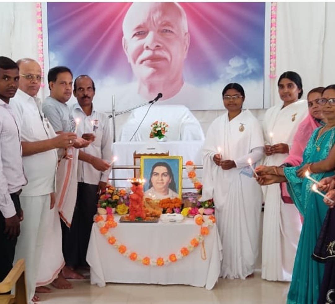 मम्मा दिवस पर ब्रह्माकुमारी ईश्वरीय विश्वविद्यालय शक्ति कुंज में किया गया उन्हें याद मम्मा दिवस पर ब्रह्माकुमारी ईश्वरीय विश्वविद्यालय शक्ति कुंज में किया गया उन्हें याद kshititech