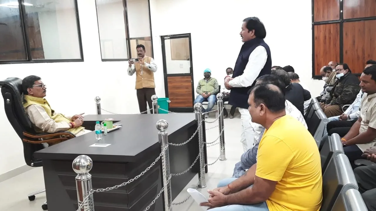 जिला मुख्यालय को लेकर एक बार फिर डॉ महंत से मिले सक्ती नगरवासी,हो सकता है स्थान में परिवर्तन,सर्वे कर रिपोर्ट देंगे अधिवक्ता दिगंबर चौबे जिला मुख्यालय को लेकर एक बार फिर डॉ महंत से मिले सक्ती नगरवासी,हो सकता है स्थान में परिवर्तन,सर्वे कर रिपोर्ट देंगे अधिवक्ता दिगंबर चौबे kshititech