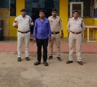 दुष्कर्म के आरोपी को थाना डभरा द्वारा किया गया गिरफ्तार दुष्कर्म के आरोपी को थाना डभरा द्वारा किया गया गिरफ्तार kshititech