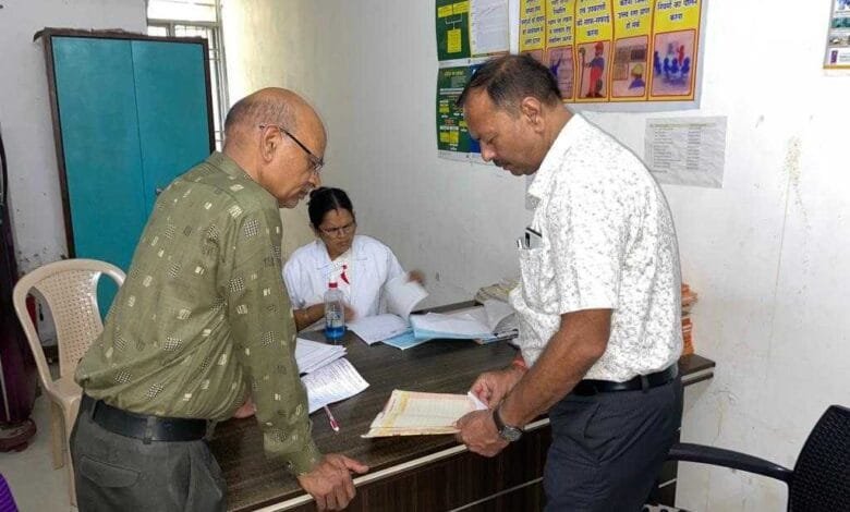 अस्पताल की व्यवस्था देख विधायक प्रतिनिधि सुरेश अग्रवाल भड़के, कहा- मरीजों को हुई परेशानी तो बख्शे नहीं जाओगे अस्पताल की व्यवस्था देख विधायक प्रतिनिधि सुरेश अग्रवाल भड़के, कहा- मरीजों को हुई परेशानी तो बख्शे नहीं जाओगे kshititech