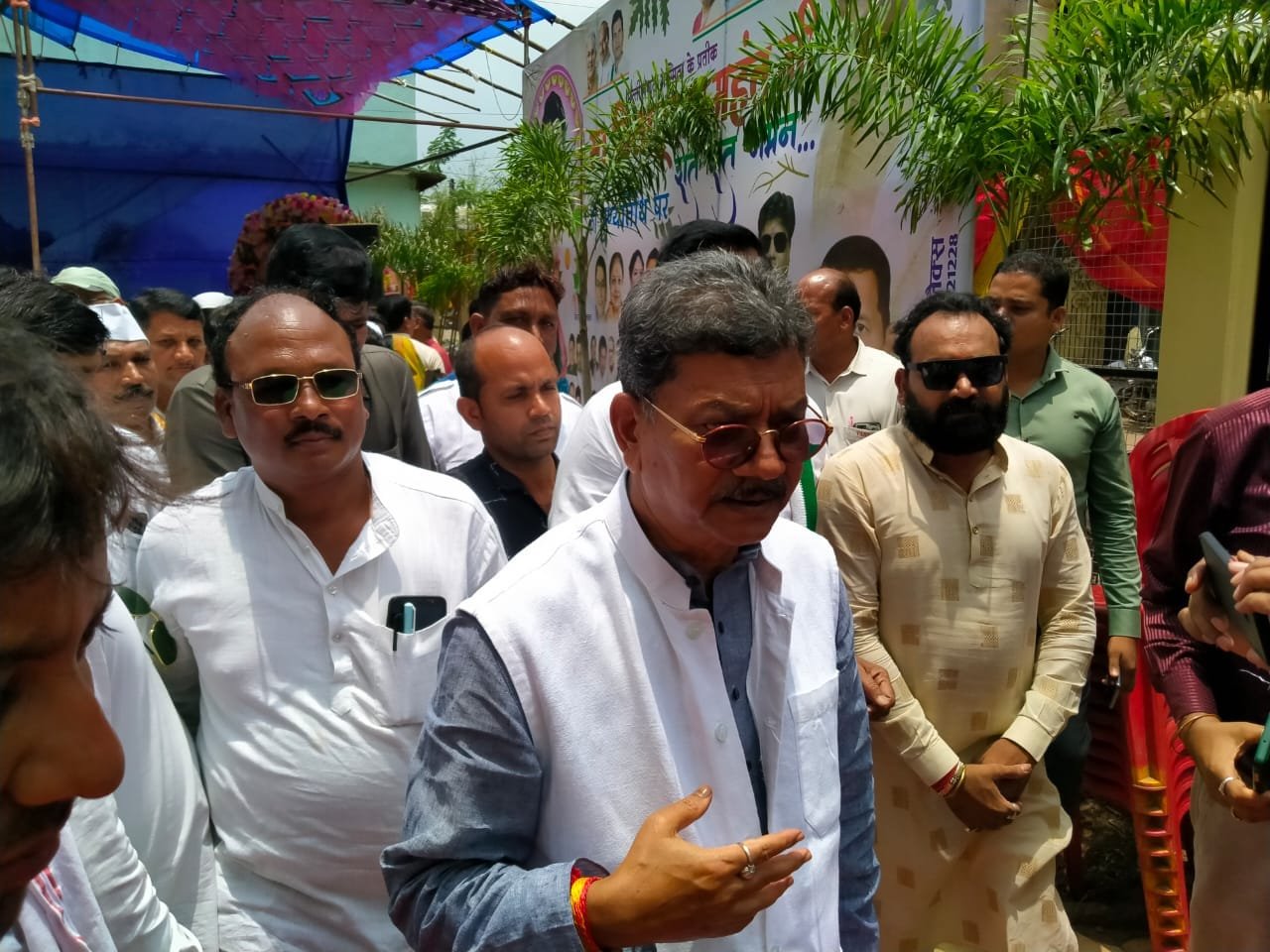 सक्ती के हटरी चौक में स्थित स्वर्गीय बिसाहू दास महंत उद्यान में पुण्यतिथि पर हुआ पुष्पांजलि कार्यक्रम सक्ती के हटरी चौक में स्थित स्वर्गीय बिसाहू दास महंत उद्यान में पुण्यतिथि पर हुआ पुष्पांजलि कार्यक्रम kshititech