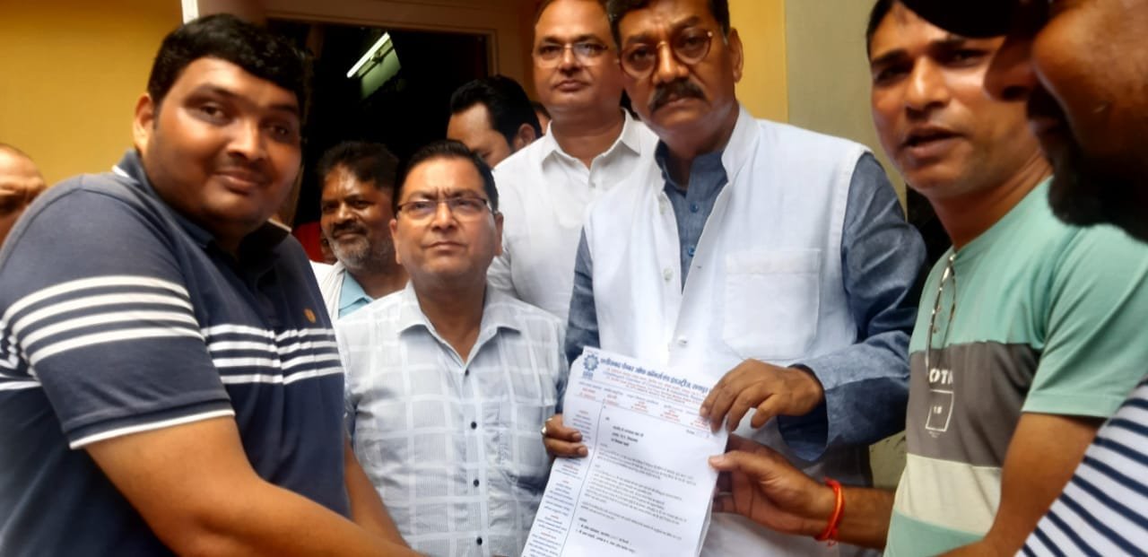 सक्ती के हटरी चौक में स्थित स्वर्गीय बिसाहू दास महंत उद्यान में पुण्यतिथि पर हुआ पुष्पांजलि कार्यक्रम सक्ती के हटरी चौक में स्थित स्वर्गीय बिसाहू दास महंत उद्यान में पुण्यतिथि पर हुआ पुष्पांजलि कार्यक्रम kshititech