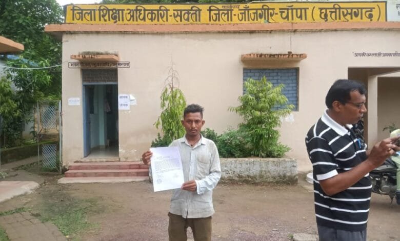 छुआ छूत की भावना से ग्रसित स्कूल संचालक द्वारा आर टी ई के तहत चयनित बच्ची को अपने स्कूल में पढ़ाने से किया इनकार छुआ छूत की भावना से ग्रसित स्कूल संचालक द्वारा आर टी ई के तहत चयनित बच्ची को अपने स्कूल में पढ़ाने से किया इनकार kshititech