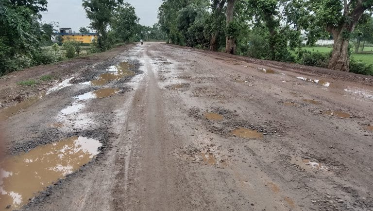 93 करोड़ की लागत से बनने वाली सड़क 3 साल में भी नहीं हो पाई पूरी 93 करोड़ की लागत से बनने वाली सड़क 3 साल में भी नहीं हो पाई पूरी kshititech