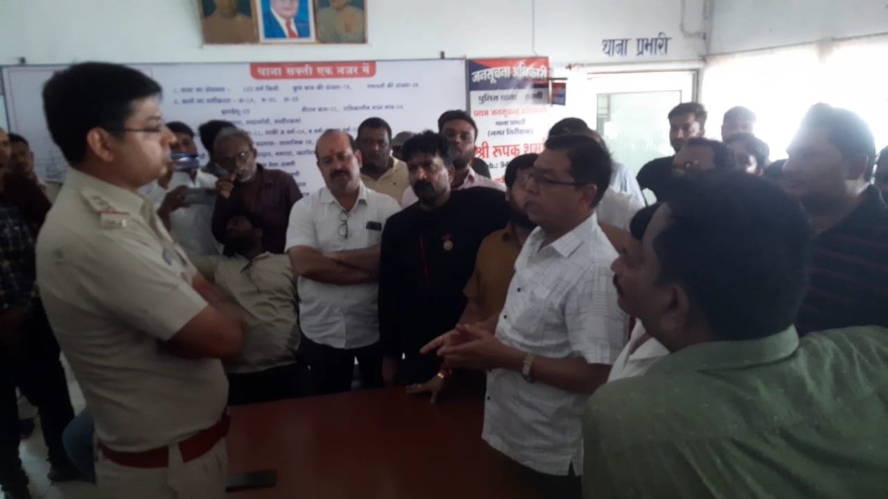 पोस्टर पर कालिख़ पोतने वालों पर कड़ी कार्यवाही हो - श्याम सुंदर अग्रवाल पोस्टर पर कालिख़ पोतने वालों पर कड़ी कार्यवाही हो - श्याम सुंदर अग्रवाल kshititech
