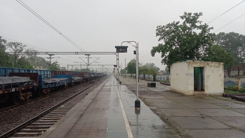 रेलवे स्टेशन सक्ती कार्यप्रणाली से आम जनता भ्रमित एवं परेशान रेलवे स्टेशन सक्ती कार्यप्रणाली से आम जनता भ्रमित एवं परेशान kshititech