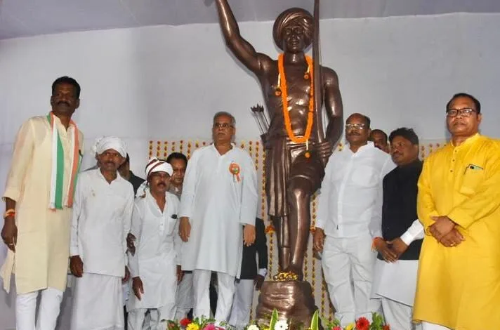 मुख्यमंत्री श्री भूपेश बघेल ने चारामा में किया भगवान बिरसा मुंडा की मूर्ति का अनावरण मुख्यमंत्री श्री भूपेश बघेल ने चारामा में किया भगवान बिरसा मुंडा की मूर्ति का अनावरण kshititech
