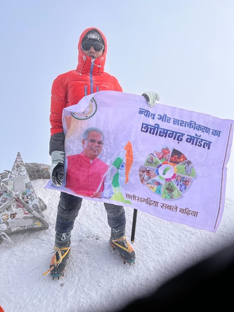 छत्तीसगढ़ की बेटी अंकिता ने स्वतंत्रता दिवस पर यूरोप के सबसे ऊंची चोटी माउंट एलब्रुस पर फहराया तिरंगा छत्तीसगढ़ की बेटी अंकिता ने स्वतंत्रता दिवस पर यूरोप के सबसे ऊंची चोटी माउंट एलब्रुस पर फहराया तिरंगा kshititech