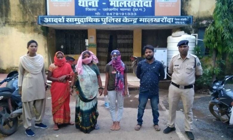 विवाहिता को आत्महत्या के लिए उत्प्रेरित करने वाले चार आरोपी पुलिस के गिरफ्त में विवाहिता को आत्महत्या के लिए उत्प्रेरित करने वाले चार आरोपी पुलिस के गिरफ्त में kshititech
