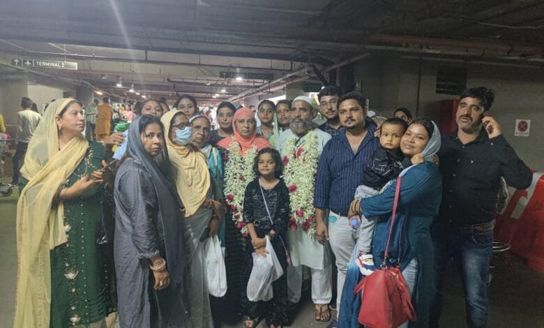 सक्ती से हज करने गए हाजियों की वापसी पर हुआ जोरदार स्वागत सक्ती से हज करने गए हाजियों की वापसी पर हुआ जोरदार स्वागत kshititech