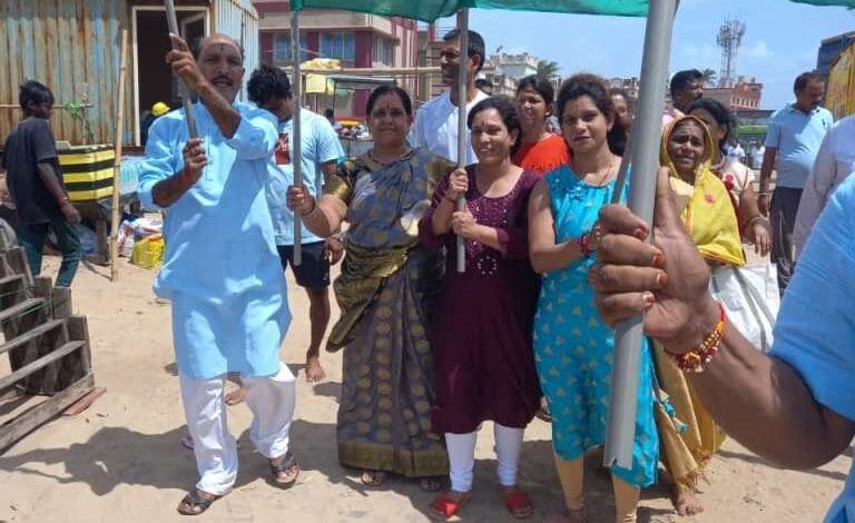 पंडित भोला शंकर तिवारी ने जगन्नाथ पुरी धाम में भी निकाली स्वतंत्रता दिवस पर तिरंगा रैली पंडित भोला शंकर तिवारी ने जगन्नाथ पुरी धाम में भी निकाली स्वतंत्रता दिवस पर तिरंगा रैली kshititech