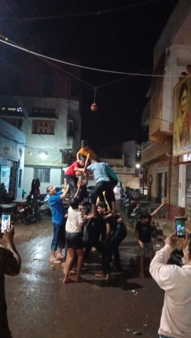शहर के मुख्य श्री राम मंदिर में श्री कृष्ण जन्माष्टमी पर्व धूमधाम के साथ मनाया गया एवं श्री राधा कृष्ण मंदिर में महिला जागृति शाखा के द्वारा रखे गए विभिन्न कार्यक्रम शहर के मुख्य श्री राम मंदिर में श्री कृष्ण जन्माष्टमी पर्व धूमधाम के साथ मनाया गया एवं श्री राधा कृष्ण मंदिर में महिला जागृति शाखा के द्वारा रखे गए विभिन्न कार्यक्रम kshititech