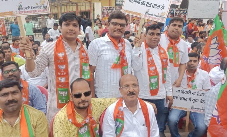 भाजयुमो के हल्ला बोल आंदोलन में सक्ती से शामिल हुए भाजपा कार्यकर्ता भाजयुमो के हल्ला बोल आंदोलन में सक्ती से शामिल हुए भाजपा कार्यकर्ता kshititech