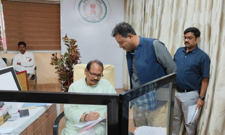वेतन विसंगति को दूर करने के लिए छत्तीसगढ़ सहायक शिक्षक फेडरेशन का प्रतिनिधिमंडल शिक्षा मंत्री से मिला वेतन विसंगति को दूर करने के लिए छत्तीसगढ़ सहायक शिक्षक फेडरेशन का प्रतिनिधिमंडल शिक्षा मंत्री से मिला kshititech