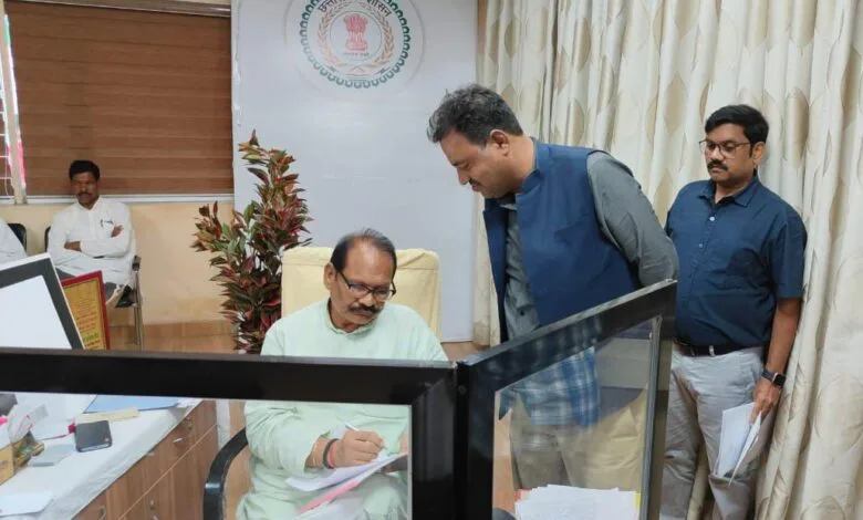 वेतन विसंगति को दूर करने के लिए छत्तीसगढ़ सहायक शिक्षक फेडरेशन का प्रतिनिधिमंडल शिक्षा मंत्री से मिला वेतन विसंगति को दूर करने के लिए छत्तीसगढ़ सहायक शिक्षक फेडरेशन का प्रतिनिधिमंडल शिक्षा मंत्री से मिला kshititech