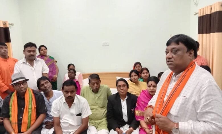 विधानसभा के नेता प्रतिपक्ष नारायण चंदेल का प्रथम आगमन पर हुआ जोरदार स्वागत विधानसभा के नेता प्रतिपक्ष नारायण चंदेल का प्रथम आगमन पर हुआ जोरदार स्वागत kshititech