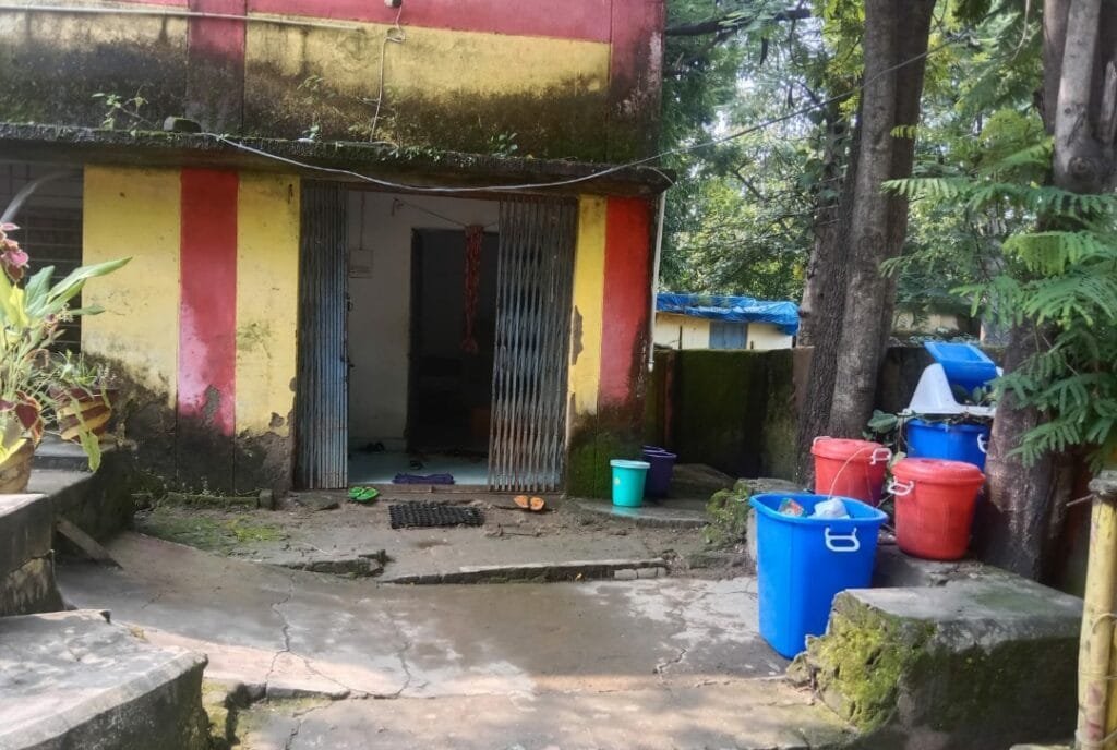कलेक्टर ने किया छात्रावास का आकस्मिक निरीक्षण कलेक्टर ने किया छात्रावास का आकस्मिक निरीक्षण kshititech