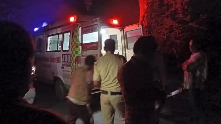 बेटे के साथ ससुराल जा रहा था, खड़ी ट्रक से टकराकर हो गया हादसा, सक्ती के ग्राम डड़ाई की घटना बेटे के साथ ससुराल जा रहा था, खड़ी ट्रक से टकराकर हो गया हादसा, सक्ती के ग्राम डड़ाई की घटना kshititech