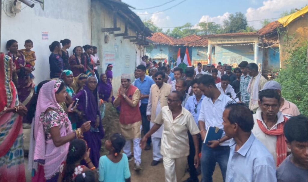 सक्ती राजा की जनाधिकार पदयात्रा चौथे दिन पहुंची पतेरापाली खुर्द से जगदल्ला सक्ती राजा की जनाधिकार पदयात्रा चौथे दिन पहुंची पतेरापाली खुर्द से जगदल्ला kshititech