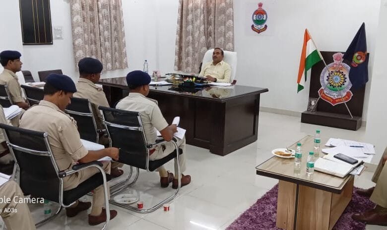 सक्ती पुलिस अधीक्षक ने ली थाना प्रभारीयों की बैठक सक्ती पुलिस अधीक्षक ने ली थाना प्रभारीयों की बैठक kshititech