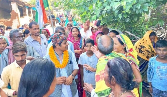 जनाधिकार पदयात्रा डोंगिया पोरथा हरेठी सिंघनसरा नावापारा कला होते हुए लिमतरा पहुंची जनाधिकार पदयात्रा डोंगिया पोरथा हरेठी सिंघनसरा नावापारा कला होते हुए लिमतरा पहुंची kshititech