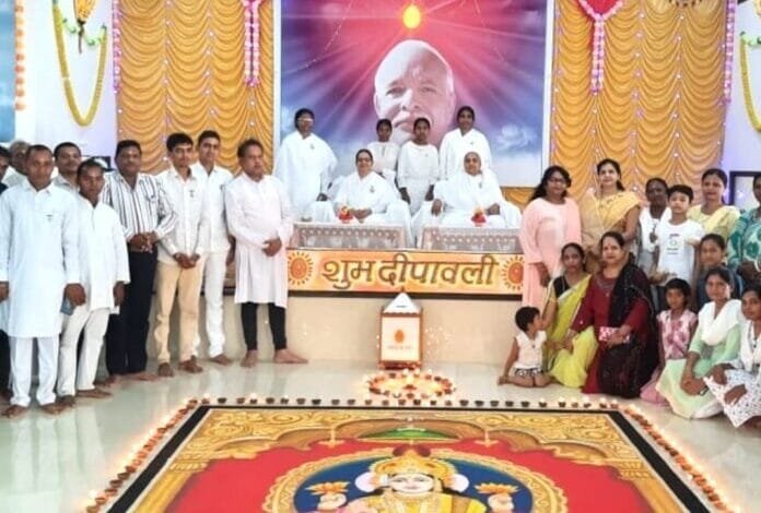 ब्रह्माकुमारी ईश्वरीय विश्वविद्यालय शक्ति कुंज में दीपावली मिलन समारोह किया गया आयोजित ब्रह्माकुमारी ईश्वरीय विश्वविद्यालय शक्ति कुंज में दीपावली मिलन समारोह किया गया आयोजित kshititech