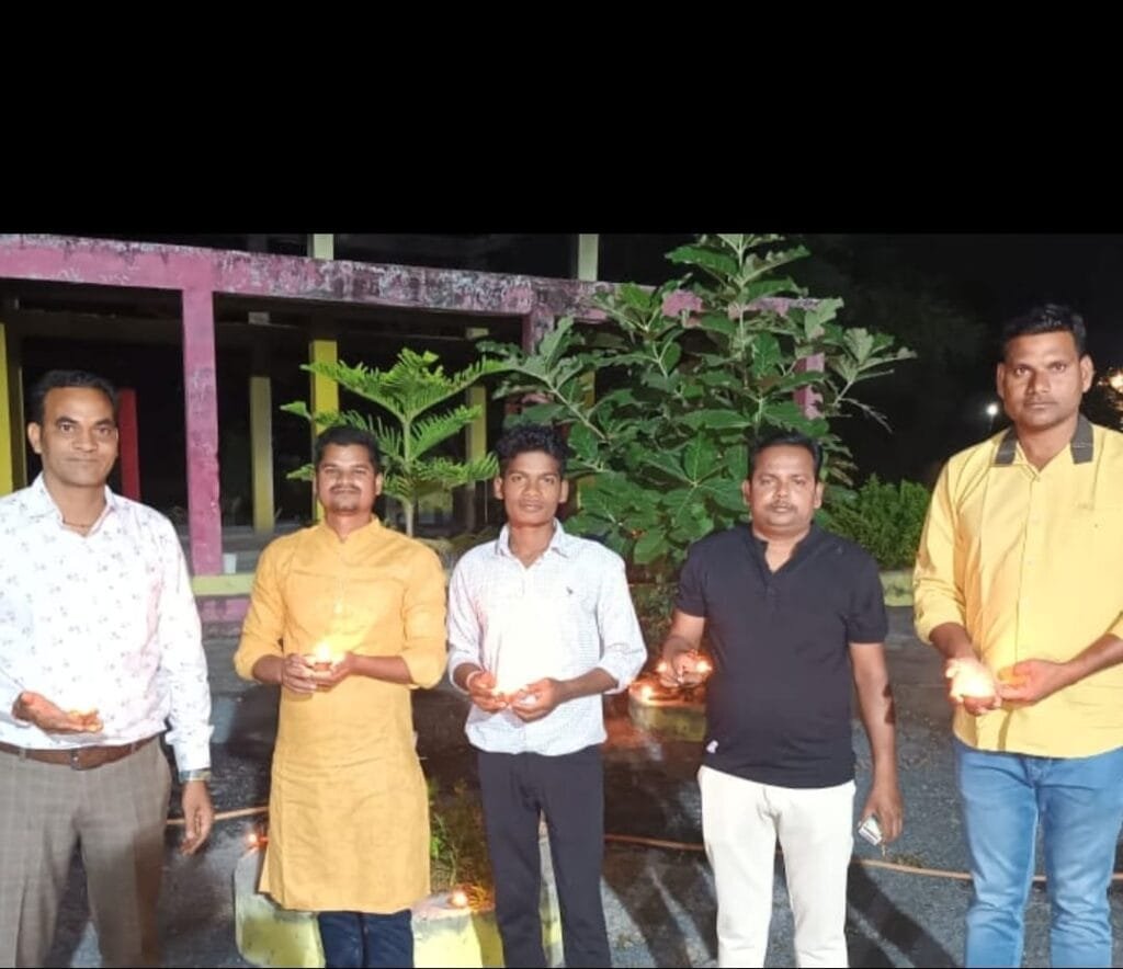 "एक दिया पितरों के नाम " के आगाज के साथ चंद्रपुर पदयात्रा सेवा समिति सक्ती ने किया दीप प्रज्वलन "एक दिया पितरों के नाम " के आगाज के साथ चंद्रपुर पदयात्रा सेवा समिति सक्ती ने किया दीप प्रज्वलन kshititech