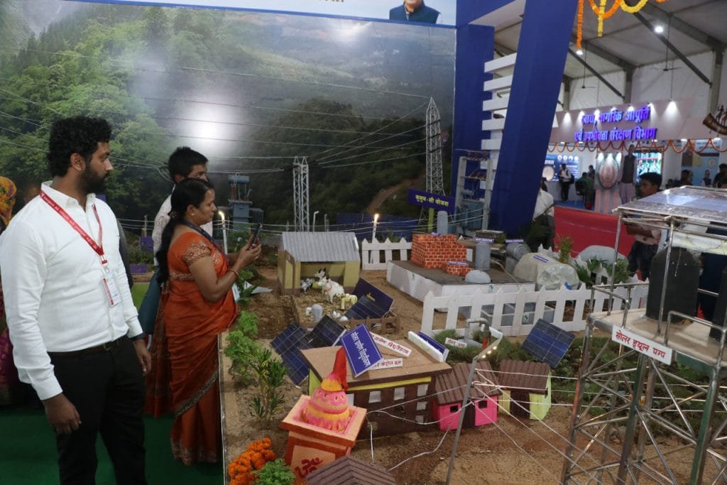 ऊर्जा विभाग का स्टॉल लोगों को लुभा रहा, टच स्क्रीन के माध्यम से सही जवाब दे रहे लोग हो रहे पुरस्कृत ऊर्जा विभाग का स्टॉल लोगों को लुभा रहा, टच स्क्रीन के माध्यम से सही जवाब दे रहे लोग हो रहे पुरस्कृत kshititech