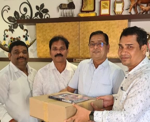 छत्तीसगढ़ के मुख्यमंत्री द्वारा खनिज न्यास के सदस्य एवं पूर्व नगरपालिका अध्यक्ष श्यामसुंदर अग्रवाल को दीपावली के उपलक्ष्य में सप्रेम भेंट भेजकर की उज्जवल भविष्य की कामना छत्तीसगढ़ के मुख्यमंत्री द्वारा खनिज न्यास के सदस्य एवं पूर्व नगरपालिका अध्यक्ष श्यामसुंदर अग्रवाल को दीपावली के उपलक्ष्य में सप्रेम भेंट भेजकर की उज्जवल भविष्य की कामना kshititech