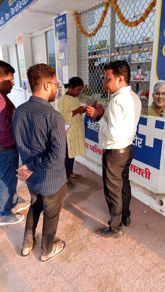 कलेक्टर श्रीमती नूपुर राशि पन्ना ने किया एमएमयू और धनवंतरी मेडिकल स्टोर का निरीक्षण कलेक्टर श्रीमती नूपुर राशि पन्ना ने किया एमएमयू और धनवंतरी मेडिकल स्टोर का निरीक्षण kshititech