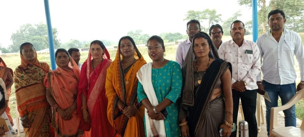 कलेक्टर कर रही है गौठानो का निरीक्षण, ग्रामीणों ने बताई गांव की समस्याएं कलेक्टर कर रही है गौठानो का निरीक्षण, ग्रामीणों ने बताई गांव की समस्याएं kshititech