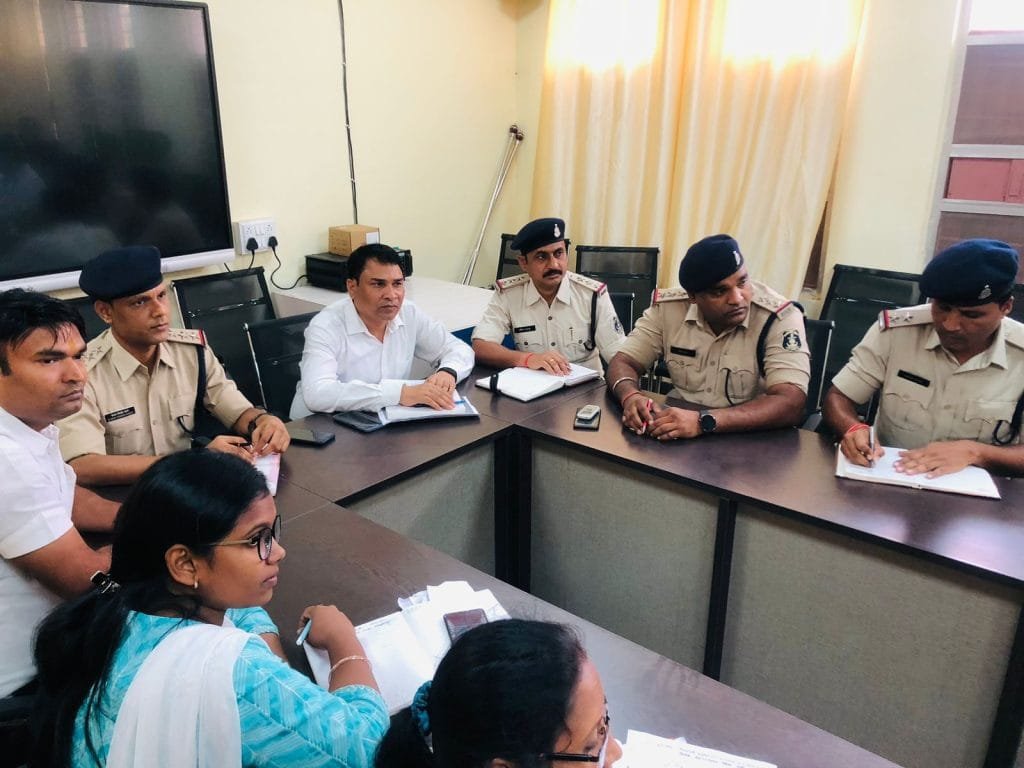 कलेक्टर-एसपी ने ली कानून व्यवस्था पर बैठक कलेक्टर-एसपी ने ली कानून व्यवस्था पर बैठक kshititech