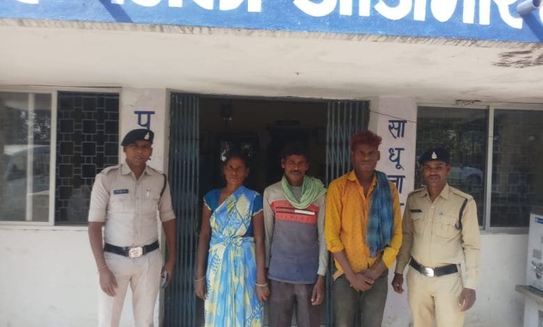 कत्ता एवं डण्डा से मारपीट कर गंभीर चोट कारित करने वाले 03 आरोपी गिरफ्तार कत्ता एवं डण्डा से मारपीट कर गंभीर चोट कारित करने वाले 03 आरोपी गिरफ्तार kshititech