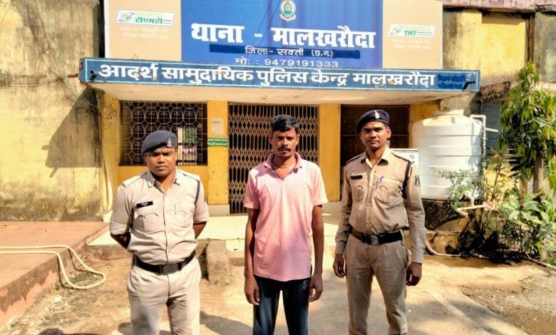 पत्नी पर जान लेवा हमला करने वाले आरोपी पति गिरफ्तार पत्नी पर जान लेवा हमला करने वाले आरोपी पति गिरफ्तार kshititech