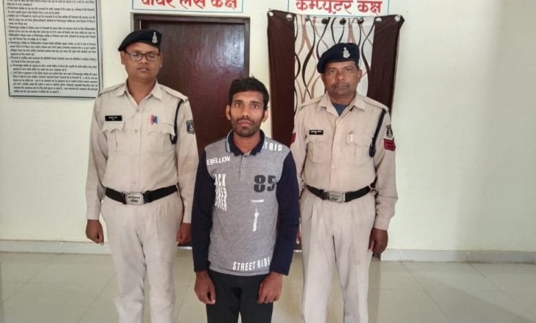 महिलाओं एवं बच्चो की फेसबुक के माध्यम से अश्लील वीडियो फोटो सोशल मीडिया पर अपलोड करने वाले आरोपी गिरफ्तार महिलाओं एवं बच्चो की फेसबुक के माध्यम से अश्लील वीडियो फोटो सोशल मीडिया पर अपलोड करने वाले आरोपी गिरफ्तार kshititech