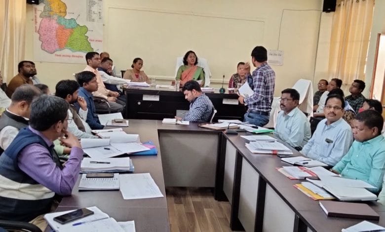 शासकीय योजनाओं, कार्यक्रमों के क्रियान्वयन में किसी भी प्रकार की लापरवाही बर्दाश्त नही की जाएगी - कलेक्टर शासकीय योजनाओं, कार्यक्रमों के क्रियान्वयन में किसी भी प्रकार की लापरवाही बर्दाश्त नही की जाएगी - कलेक्टर kshititech