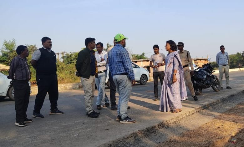 कलेक्टर ने एडीबी रोड जैजैपुर एवं डभरा में बन रहे नए सीएचसी भवन का किया निरीक्षण कलेक्टर ने एडीबी रोड जैजैपुर एवं डभरा में बन रहे नए सीएचसी भवन का किया निरीक्षण kshititech