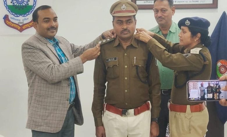 जैजैपुर थाना प्रभारी डी आर टंडन की उप पुलिस अधीक्षक पद पर हुई पदोन्नति जैजैपुर थाना प्रभारी डी आर टंडन की उप पुलिस अधीक्षक पद पर हुई पदोन्नति kshititech