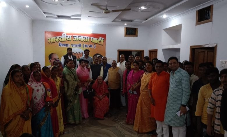 पूर्व विधायक रानी रत्नामाला देवी के साथ सक्ती - चंद्रपुर- जैजैपुर के सैकडो समर्थकों के साथ भाजपा में प्रवेश किया पूर्व विधायक रानी रत्नामाला देवी के साथ सक्ती - चंद्रपुर- जैजैपुर के सैकडो समर्थकों के साथ भाजपा में प्रवेश किया kshititech