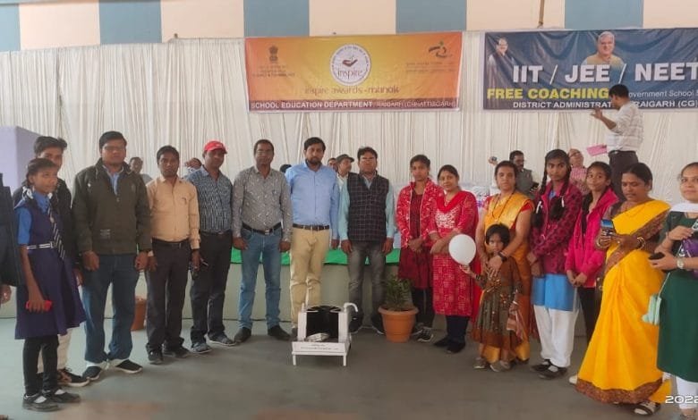 रायगढ़ के नटवर हायर सेकेंडरी अंग्रेजी माध्यम विद्यालय में जिला स्तरीय प्रदर्शनी में सक्ती जिला के बच्चों ने भी दिखाएं हुनर रायगढ़ के नटवर हायर सेकेंडरी अंग्रेजी माध्यम विद्यालय में जिला स्तरीय प्रदर्शनी में सक्ती जिला के बच्चों ने भी दिखाएं हुनर kshititech