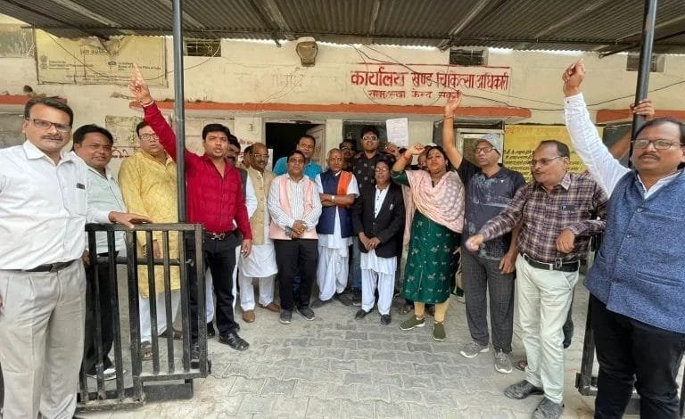 सक्ती के जन औषधि केंद्र को बंद करने को लेकर भाजपाई नाराज,<br>आंदोलन की दी चेतावनी सक्ती के जन औषधि केंद्र को बंद करने को लेकर भाजपाई नाराज,<br>आंदोलन की दी चेतावनी kshititech