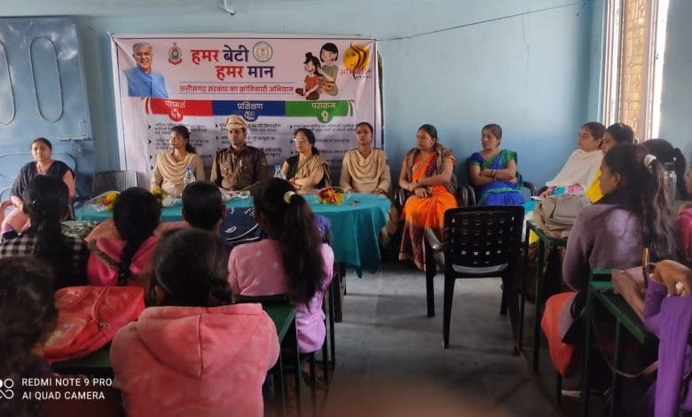 जवाहरलाल नेहरू महाविद्यालय सक्ती में पुलिस विभाग द्वारा चलाया गया जागरुकता अभियान जवाहरलाल नेहरू महाविद्यालय सक्ती में पुलिस विभाग द्वारा चलाया गया जागरुकता अभियान kshititech