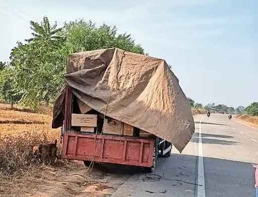 रायगढ़ से कोरबा जा रहा था सामान: सड़क किनारे खड़े मालवाहक से साढ़े 3 लाख का सामान पार रायगढ़ से कोरबा जा रहा था सामान: सड़क किनारे खड़े मालवाहक से साढ़े 3 लाख का सामान पार kshititech