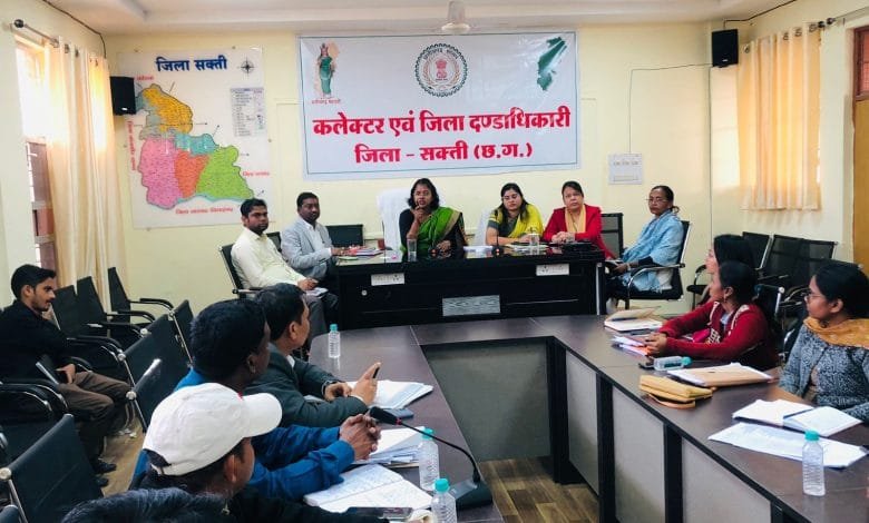 सक्ती कलेक्टर नूपुर राशि पन्ना ने ली राजस्व अधिकारियों की बैठक सक्ती कलेक्टर नूपुर राशि पन्ना ने ली राजस्व अधिकारियों की बैठक kshititech
