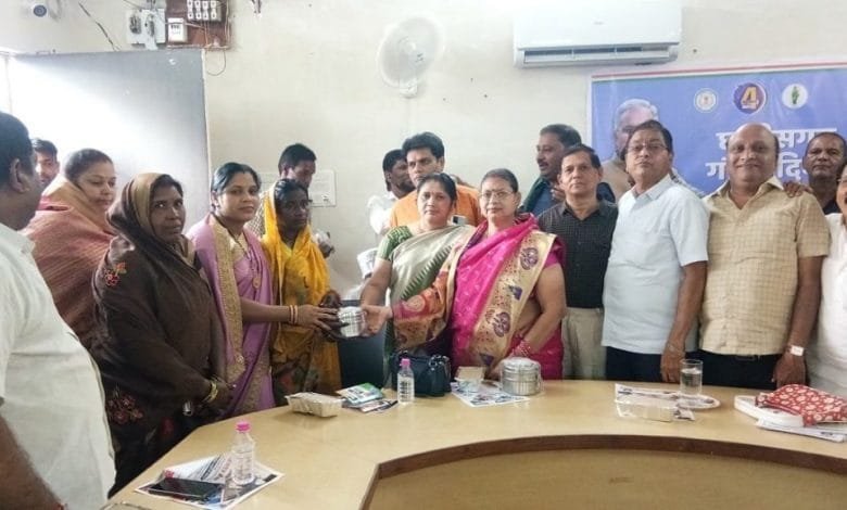 छत्तीसगढ़ गौरव दिवस, नगर पालिका की स्वच्छता दीदीयो एवं सफाई मित्रों का हुआ सम्मान छत्तीसगढ़ गौरव दिवस, नगर पालिका की स्वच्छता दीदीयो एवं सफाई मित्रों का हुआ सम्मान kshititech